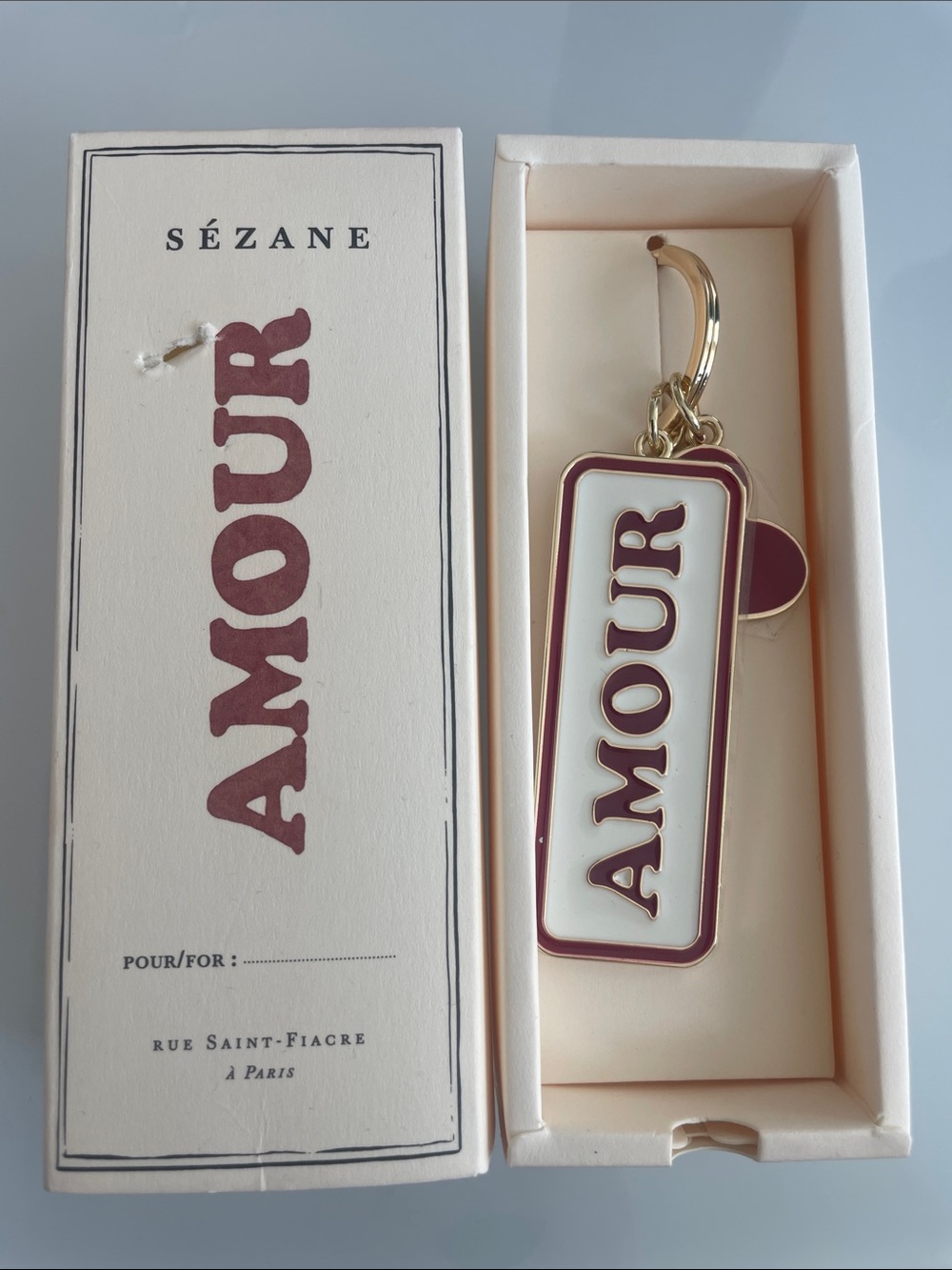 Sezane Amour keychain - gold with red Lettering